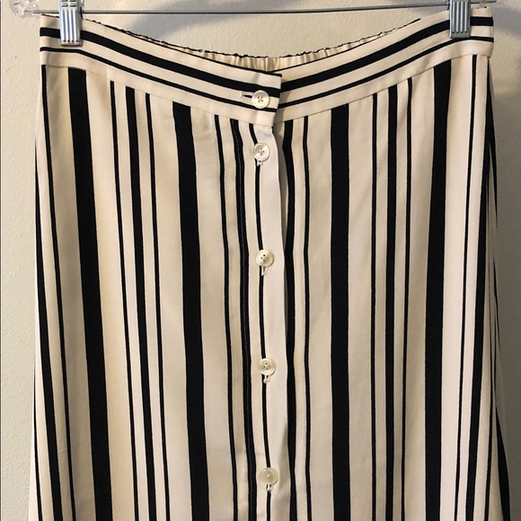 Loft Skirt - Picture 2 of 6